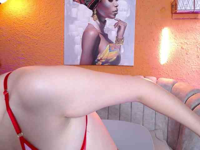 PrettyAriel webcam