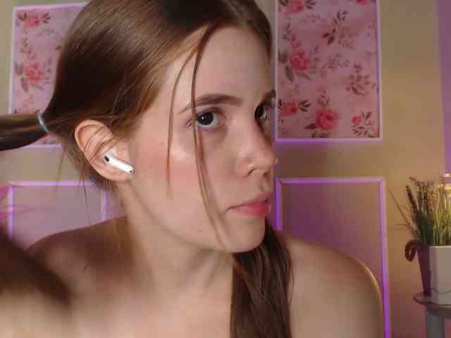 PrettyAriel webcam