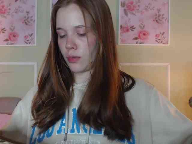 PrettyAriel webcam