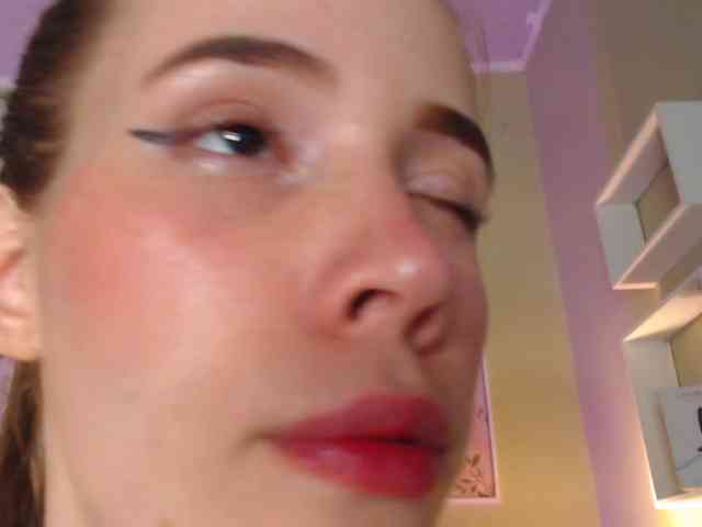 PrettyAriel webcam