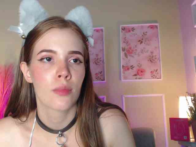 PrettyAriel webcam