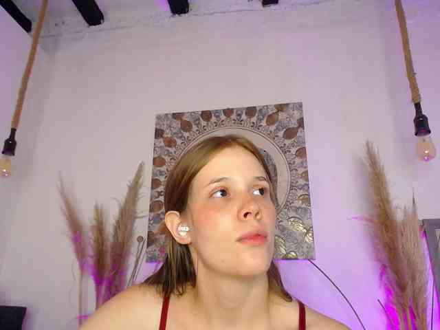PrettyAriel webcam