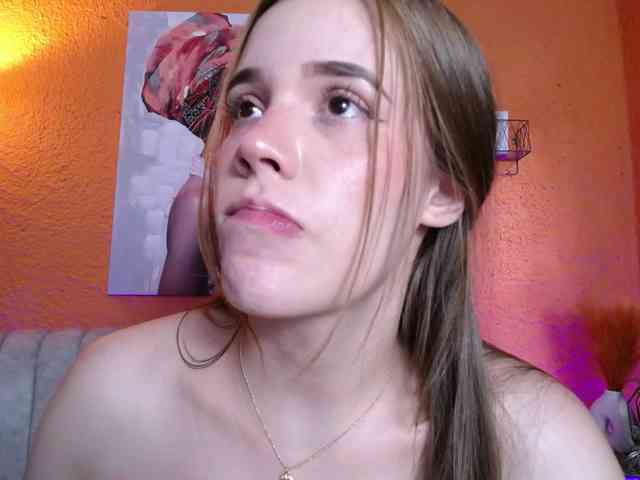 PrettyAriel webcam