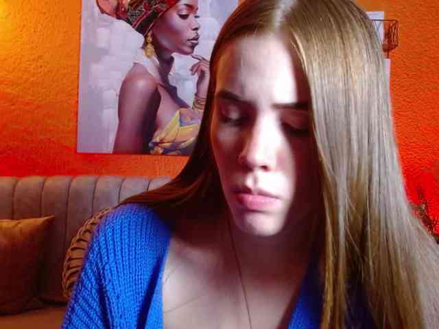 PrettyAriel webcam