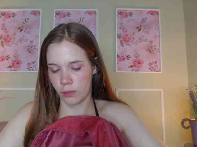 PrettyAriel webcam