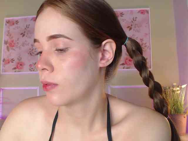 PrettyAriel webcam