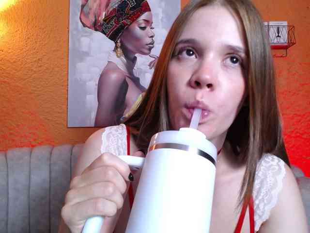 PrettyAriel webcam