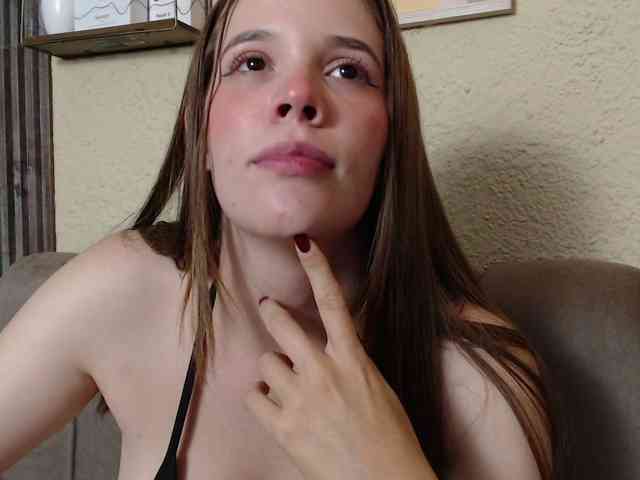 PrettyAriel webcam