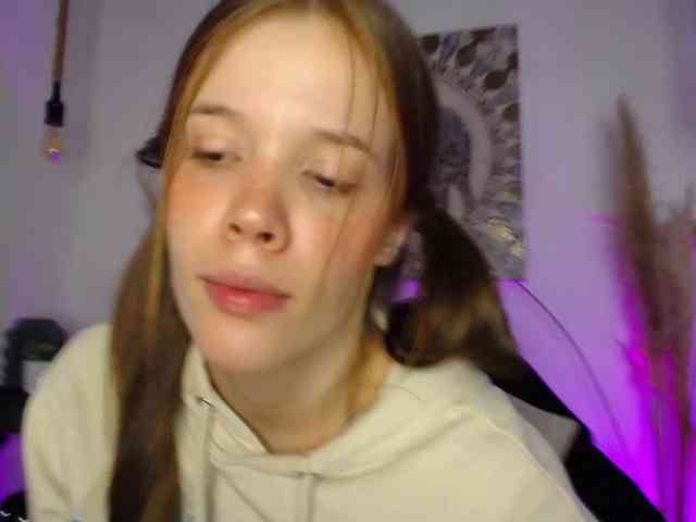 PrettyAriel webcam