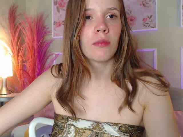 PrettyAriel webcam