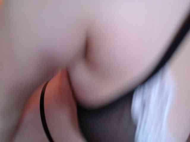 PrettyAriel webcam