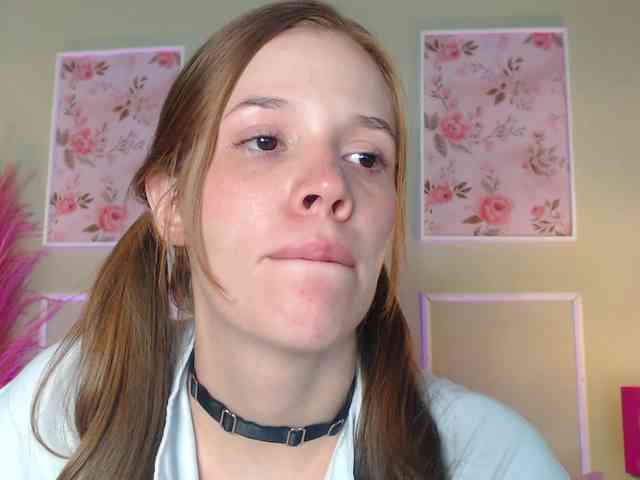PrettyAriel webcam