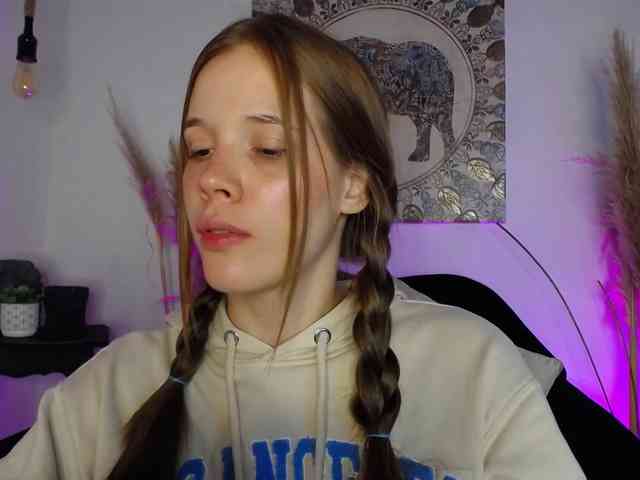 PrettyAriel webcam