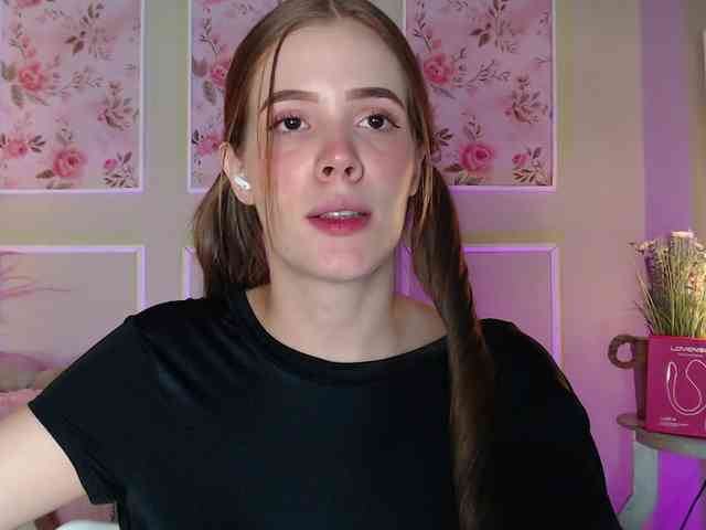 PrettyAriel webcam