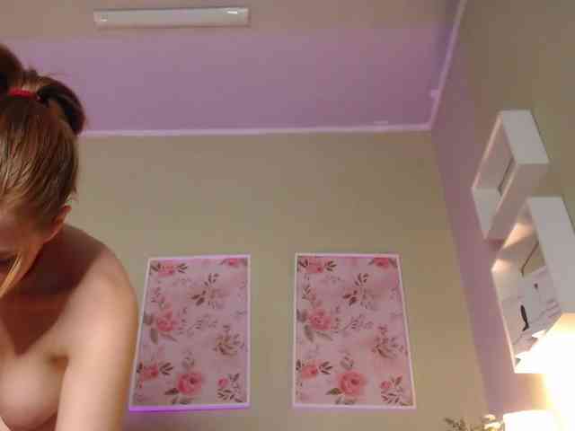 PrettyAriel webcam