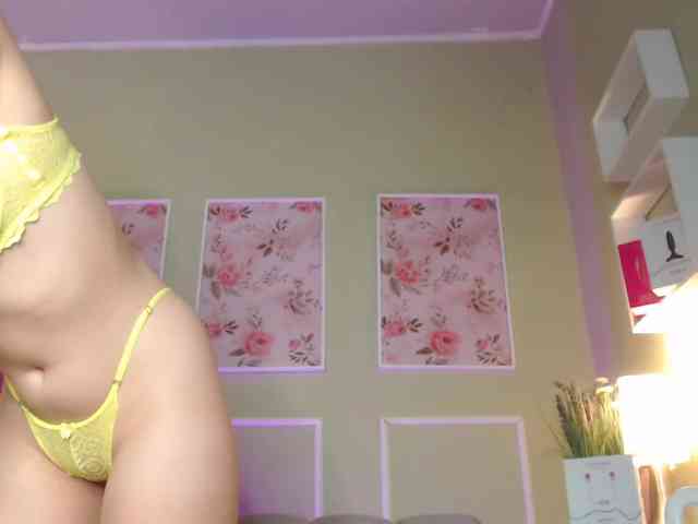 PrettyAriel webcam