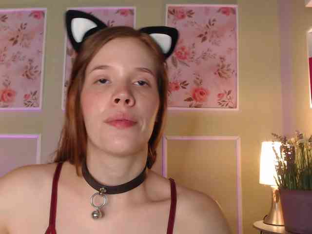 PrettyAriel webcam