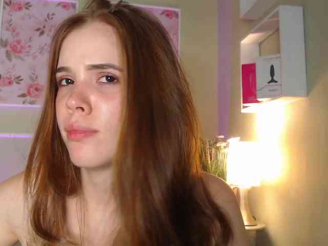 PrettyAriel webcam
