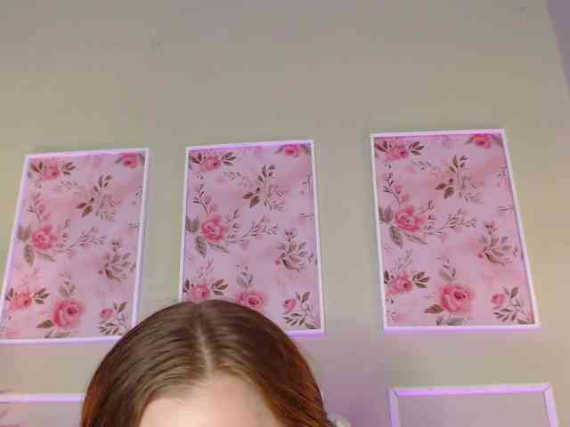 PrettyAriel webcam
