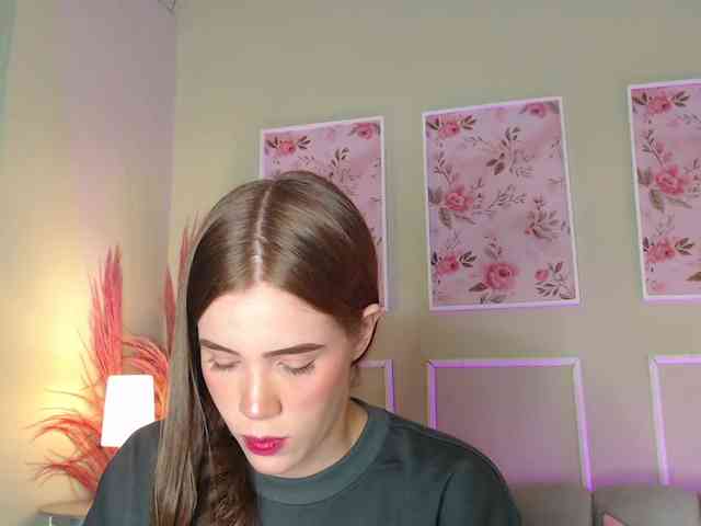 PrettyAriel webcam