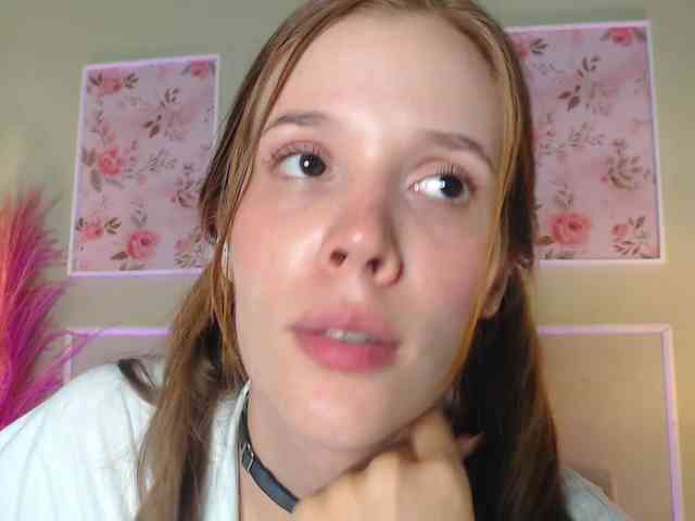 PrettyAriel webcam