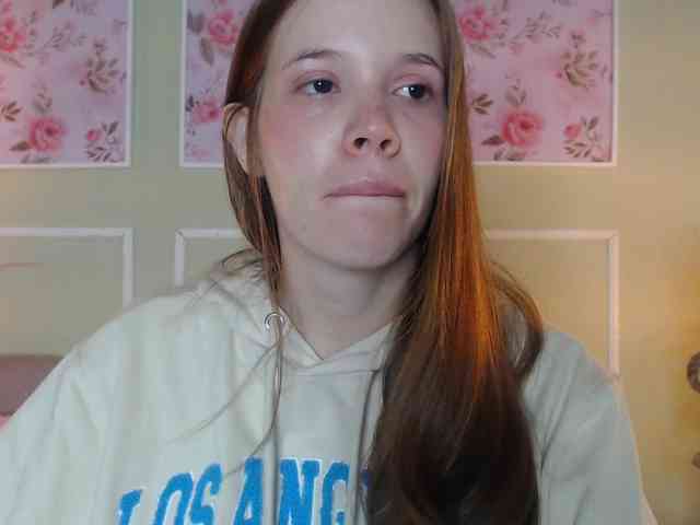 PrettyAriel webcam