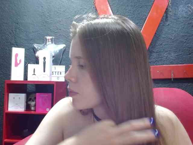 PrettyAriel webcam