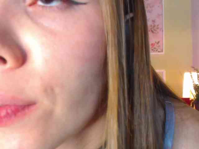 PrettyAriel webcam