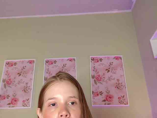 PrettyAriel webcam