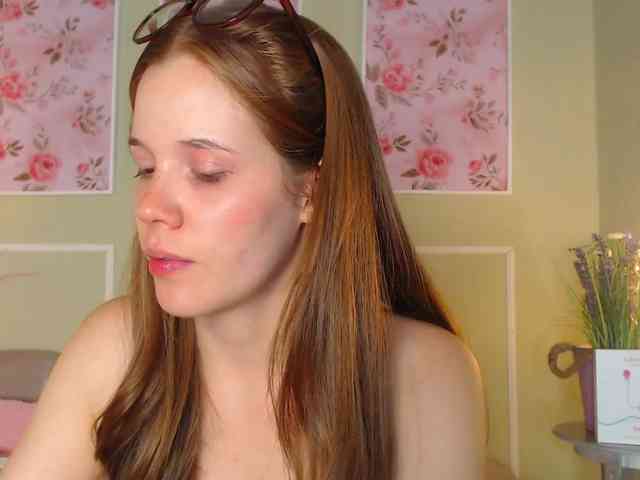 PrettyAriel webcam