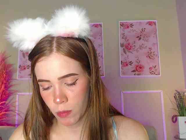 PrettyAriel webcam