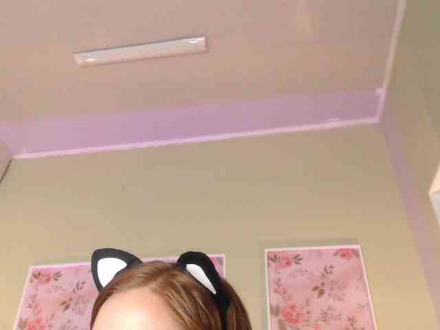 PrettyAriel webcam