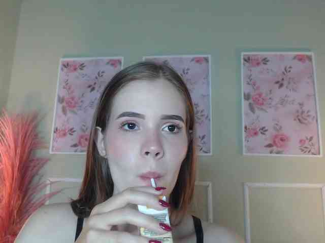 PrettyAriel webcam