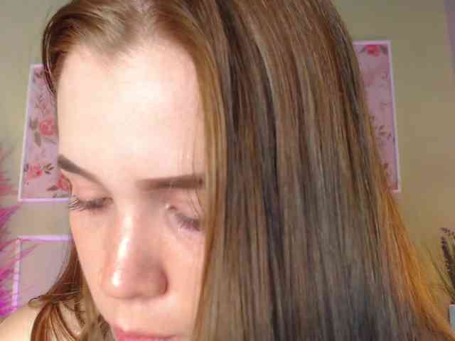 PrettyAriel webcam