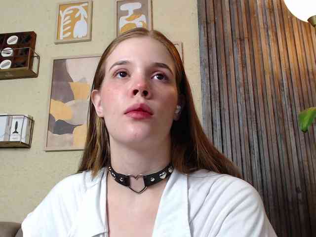 PrettyAriel webcam