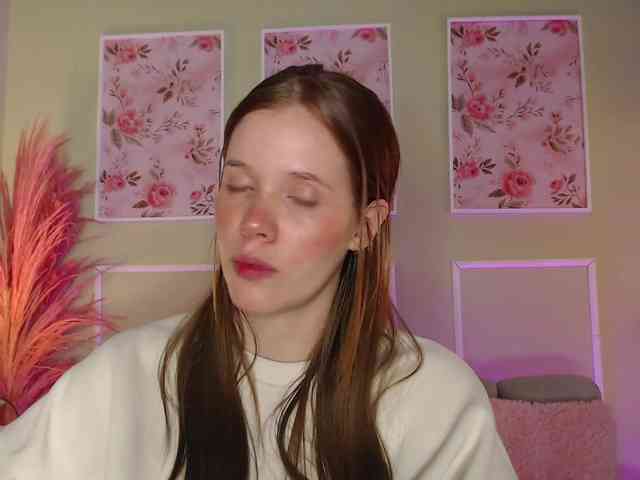 PrettyAriel webcam