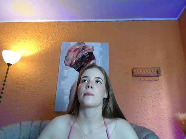 PrettyAriel webcam