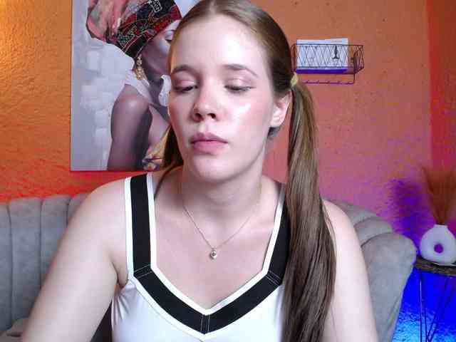 PrettyAriel webcam