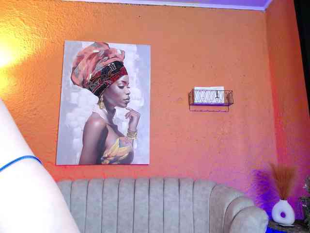 PrettyAriel webcam