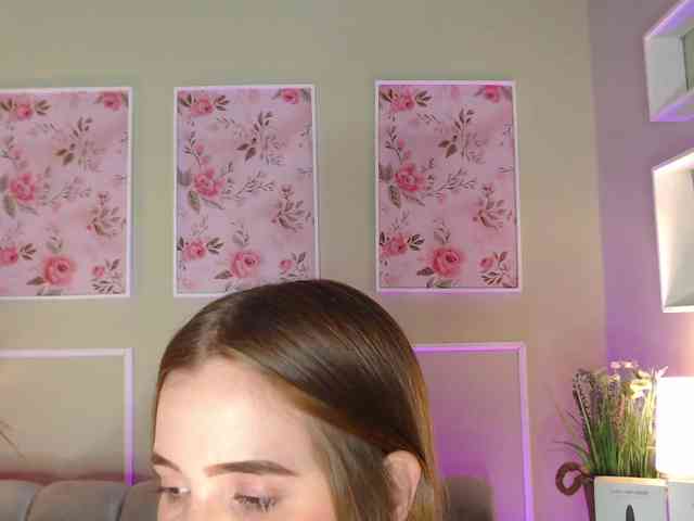 PrettyAriel webcam