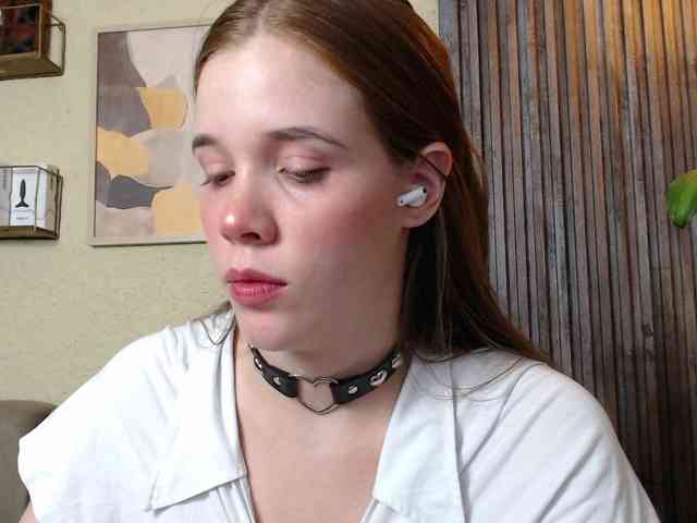 PrettyAriel webcam