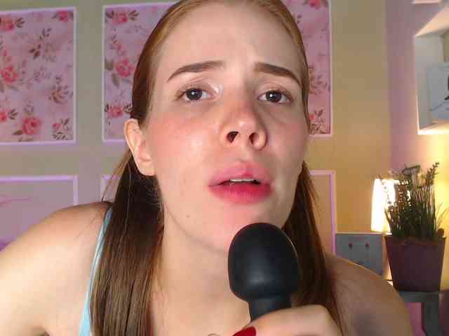 PrettyAriel webcam