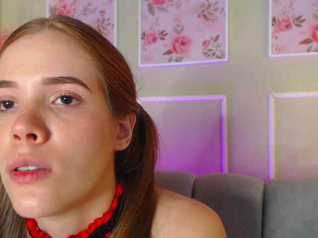 PrettyAriel webcam