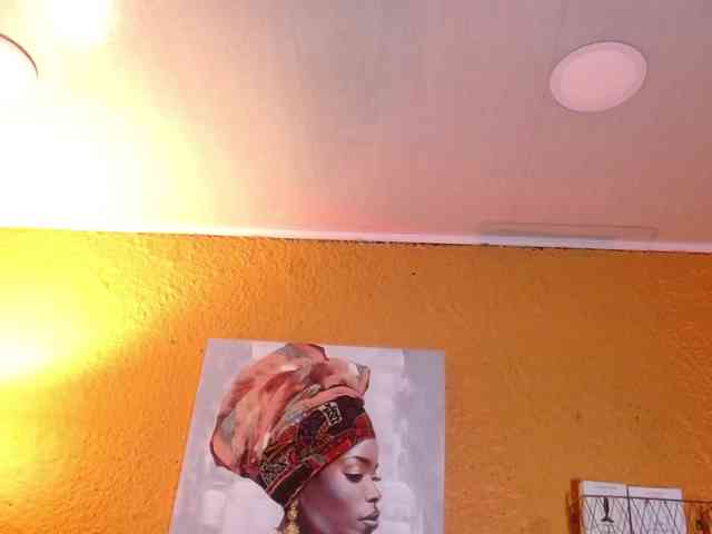 PrettyAriel webcam