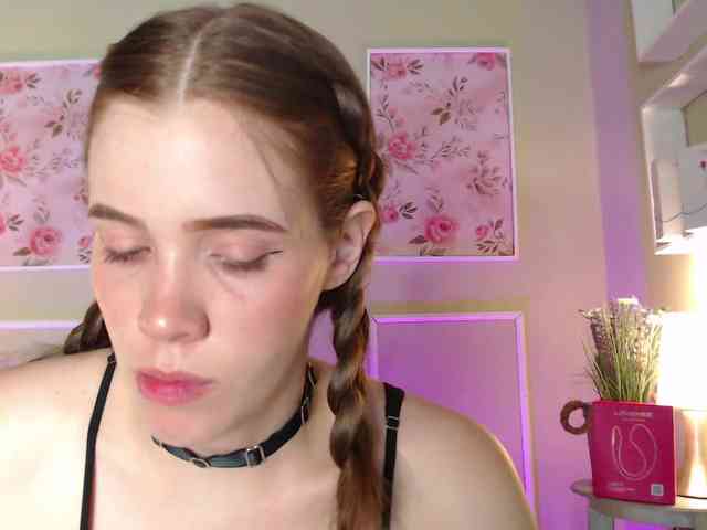 PrettyAriel webcam