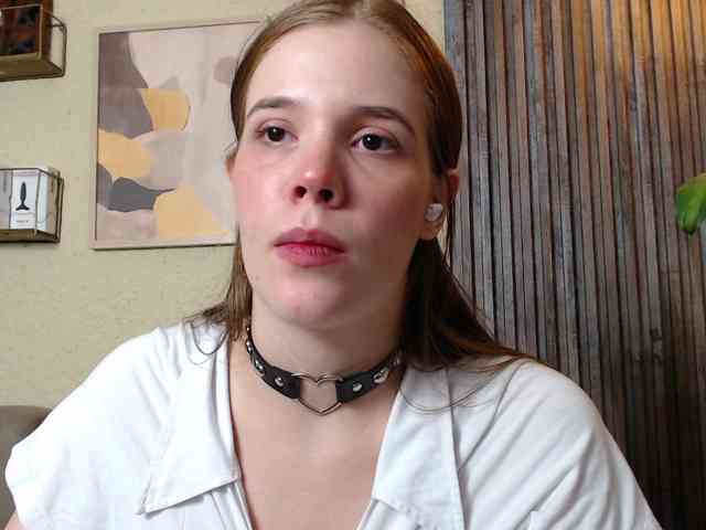 PrettyAriel webcam