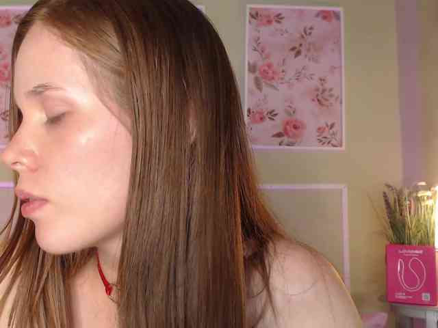 PrettyAriel webcam
