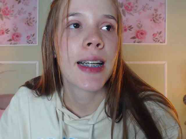 PrettyAriel webcam