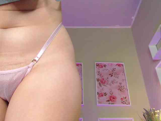 PrettyAriel webcam