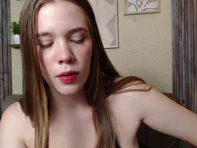 PrettyAriel webcam